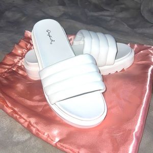 Lola platform slides